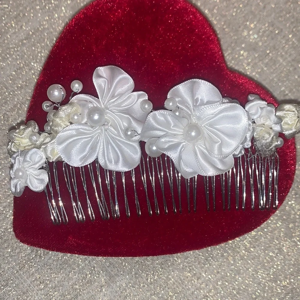 Wedding White Floral and faux Pearl Hair Comb